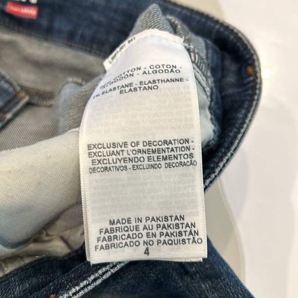 Denizen shorts, tag doesn’t have size. I think size 10. tape measures 31 waist - Picture 3 of 3